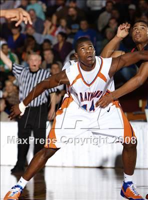 Thumbnail 3 in St. Raymond vs Taft (Spalding Hoophall Classic) photogallery.