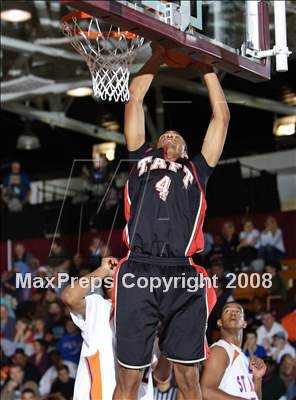 Thumbnail 1 in St. Raymond vs Taft (Spalding Hoophall Classic) photogallery.