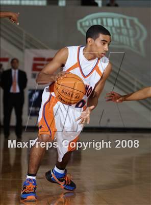 Thumbnail 2 in St. Raymond vs Taft (Spalding Hoophall Classic) photogallery.