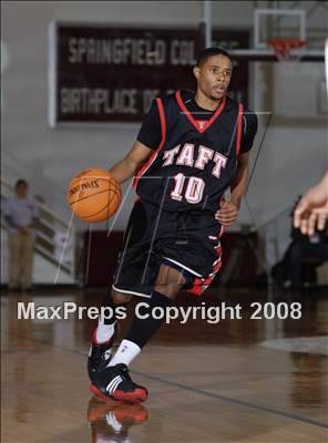 Thumbnail 3 in St. Raymond vs Taft (Spalding Hoophall Classic) photogallery.