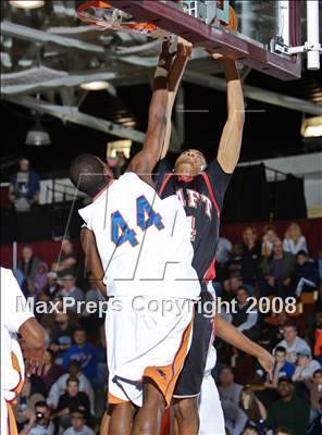 Thumbnail 3 in St. Raymond vs Taft (Spalding Hoophall Classic) photogallery.
