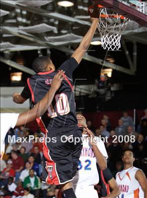 Thumbnail 3 in St. Raymond vs Taft (Spalding Hoophall Classic) photogallery.