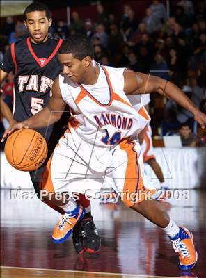 Thumbnail 2 in St. Raymond vs Taft (Spalding Hoophall Classic) photogallery.