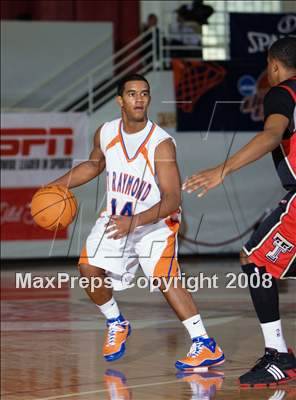 Thumbnail 2 in St. Raymond vs Taft (Spalding Hoophall Classic) photogallery.