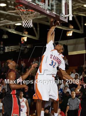 Thumbnail 2 in St. Raymond vs Taft (Spalding Hoophall Classic) photogallery.