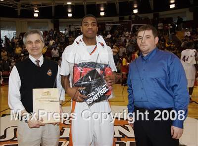 Thumbnail 2 in St. Raymond vs Taft (Spalding Hoophall Classic) photogallery.