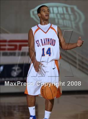 Thumbnail 1 in St. Raymond vs Taft (Spalding Hoophall Classic) photogallery.