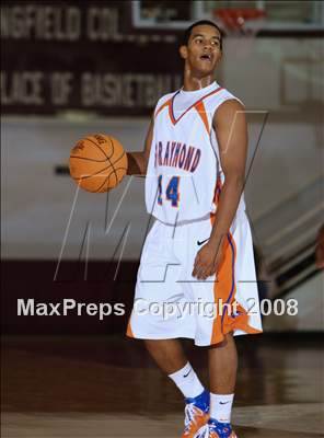 Thumbnail 3 in St. Raymond vs Taft (Spalding Hoophall Classic) photogallery.
