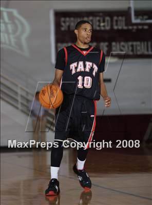 Thumbnail 3 in St. Raymond vs Taft (Spalding Hoophall Classic) photogallery.