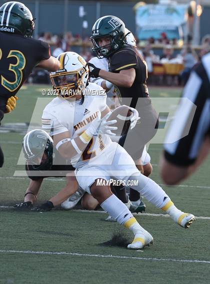 Thumbnail 2 in Royal vs Simi Valley photogallery.