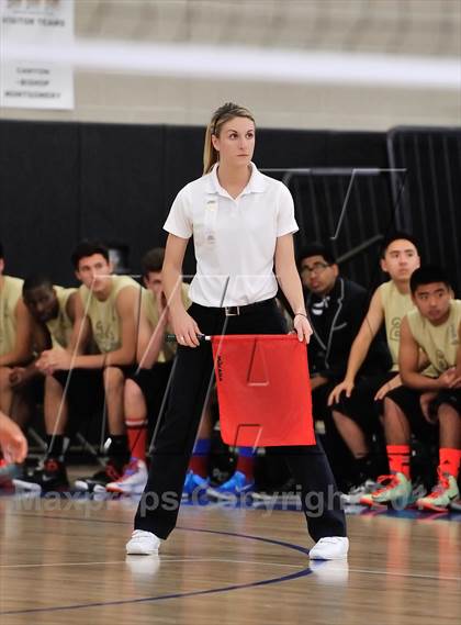 Thumbnail 3 in Parker vs. Bishop Montgomery (CIF SoCal Regional D3 Final) photogallery.