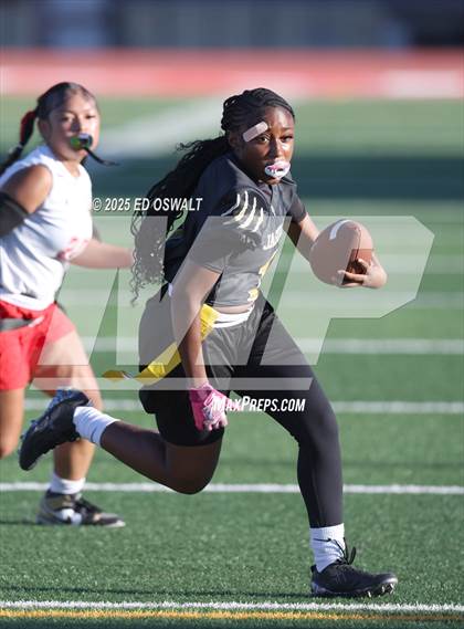 Thumbnail 3 in De Anza @ Bethel photogallery.