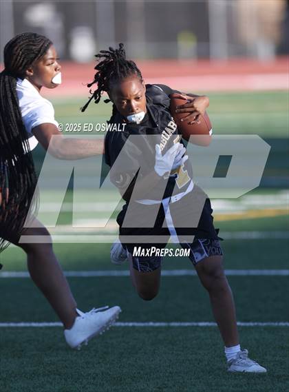 Thumbnail 1 in De Anza @ Bethel photogallery.