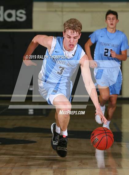 Thumbnail 2 in Sacramento vs. Pleasant Valley (Adidas Challenge) photogallery.