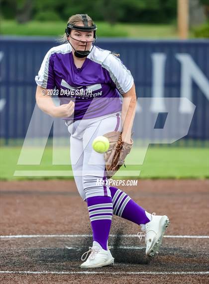 Thumbnail 3 in Benton vs Burlington (Xavier Varsity Classic) photogallery.