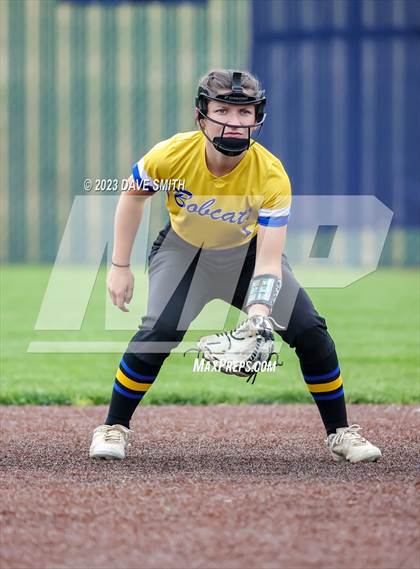 Thumbnail 3 in Benton vs Burlington (Xavier Varsity Classic) photogallery.