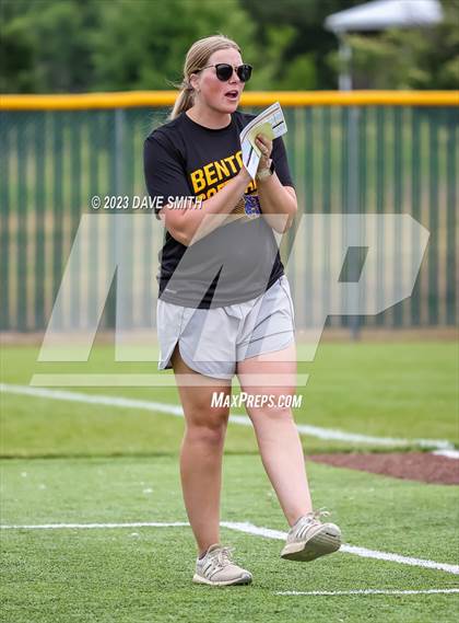 Thumbnail 3 in Benton vs Burlington (Xavier Varsity Classic) photogallery.
