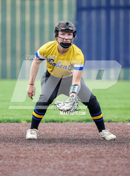 Thumbnail 2 in Benton vs Burlington (Xavier Varsity Classic) photogallery.