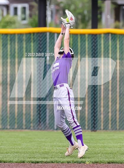 Thumbnail 3 in Benton vs Burlington (Xavier Varsity Classic) photogallery.