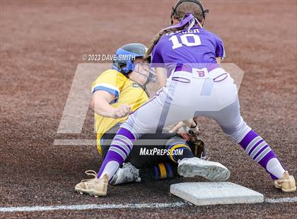 Thumbnail 3 in Benton vs Burlington (Xavier Varsity Classic) photogallery.