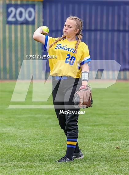 Thumbnail 3 in Benton vs Burlington (Xavier Varsity Classic) photogallery.