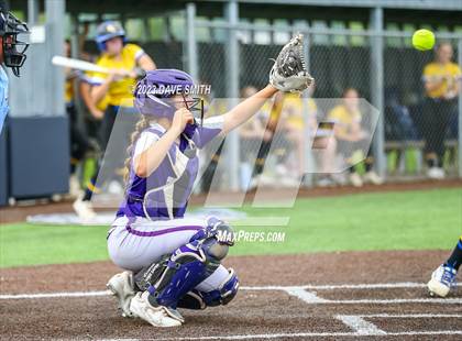 Thumbnail 1 in Benton vs Burlington (Xavier Varsity Classic) photogallery.