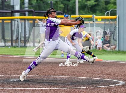 Thumbnail 3 in Benton vs Burlington (Xavier Varsity Classic) photogallery.