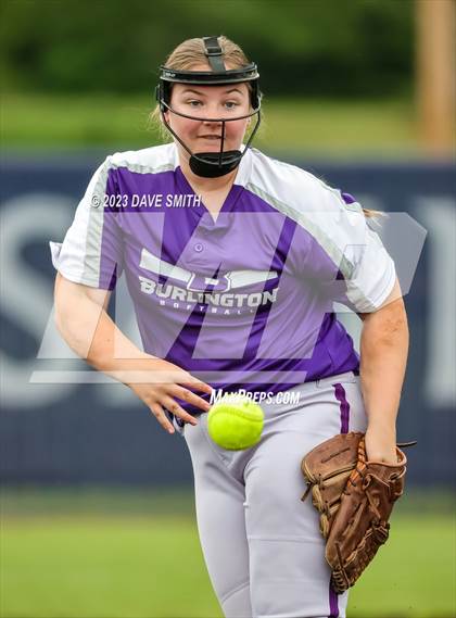 Thumbnail 2 in Benton vs Burlington (Xavier Varsity Classic) photogallery.