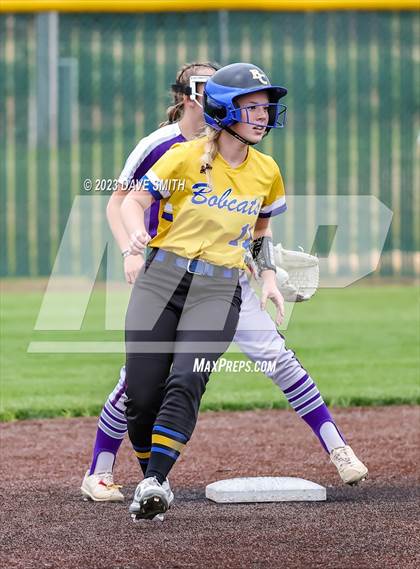 Thumbnail 3 in Benton vs Burlington (Xavier Varsity Classic) photogallery.