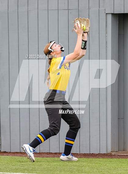 Thumbnail 2 in Benton vs Burlington (Xavier Varsity Classic) photogallery.