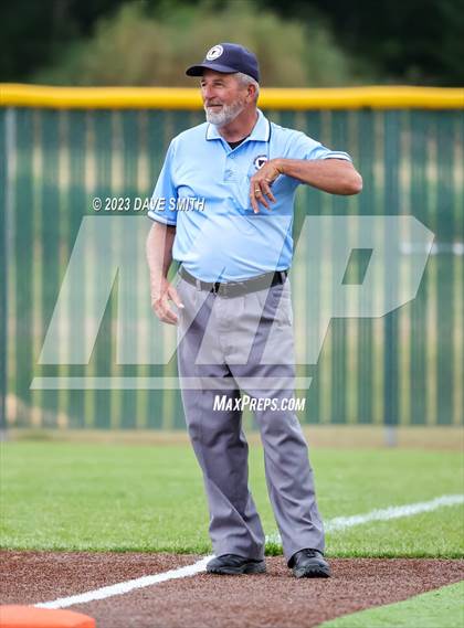 Thumbnail 3 in Benton vs Burlington (Xavier Varsity Classic) photogallery.