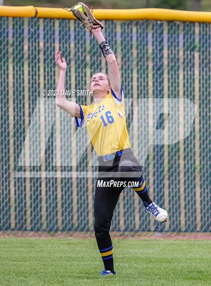Thumbnail 2 in Benton vs Burlington (Xavier Varsity Classic) photogallery.