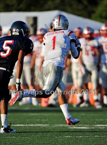 Thumbnail 3 in Lincoln vs. Pleasant Grove (Battle at the Capital) photogallery.