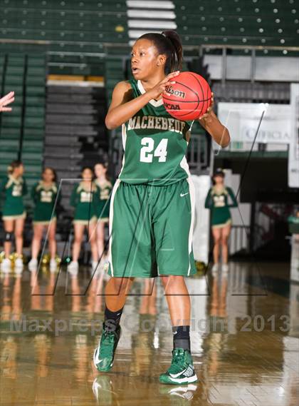 Thumbnail 2 in Centauri vs. Bishop Machebeuf (CHSAA 3A Great 8) photogallery.