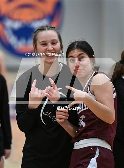 Thumbnail 3 in Perryville vs Baptist Prep photogallery.