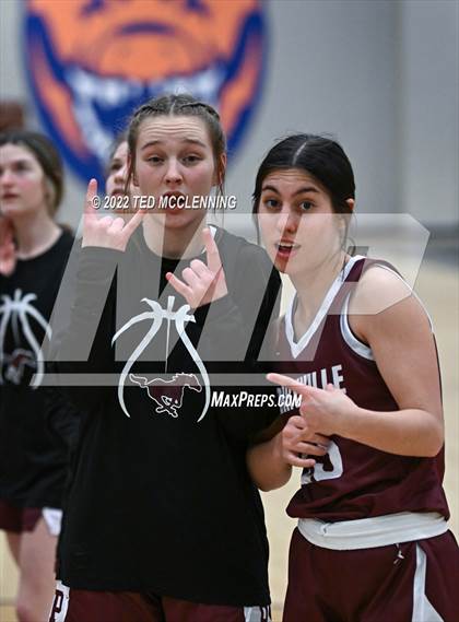 Thumbnail 2 in Perryville vs Baptist Prep photogallery.