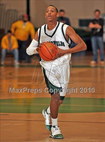 Thumbnail 3 in Bayport-Blue Point vs Harborfields (Section XI Class A Final) photogallery.