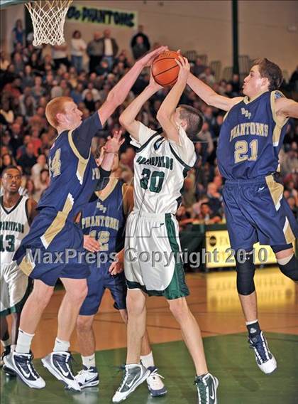 Thumbnail 2 in Bayport-Blue Point vs Harborfields (Section XI Class A Final) photogallery.