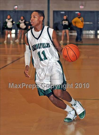 Thumbnail 3 in Bayport-Blue Point vs Harborfields (Section XI Class A Final) photogallery.