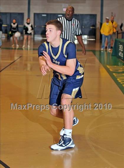 Thumbnail 2 in Bayport-Blue Point vs Harborfields (Section XI Class A Final) photogallery.