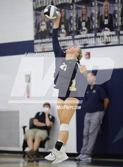 Thumbnail 1 in Bloom-Carroll @ Teays Valley photogallery.