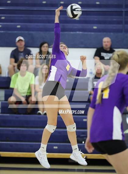 Thumbnail 3 in Bloom-Carroll @ Teays Valley photogallery.