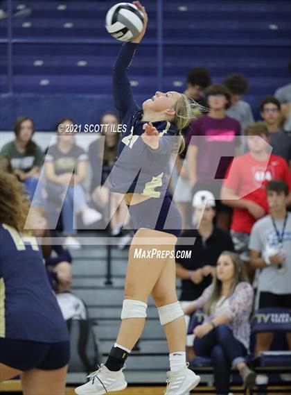 Thumbnail 1 in Bloom-Carroll @ Teays Valley photogallery.