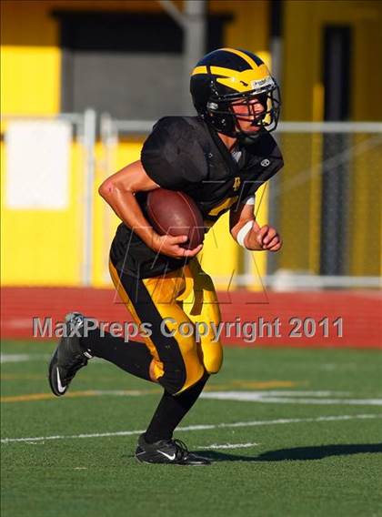 Thumbnail 2 in JV: Del Oro vs Westlake (Battle at the Capital) photogallery.