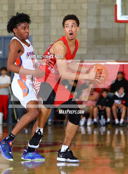Thumbnail 2 in Harvard-Westlake vs. Bishop Gorman (Nike Extravaganza) photogallery.