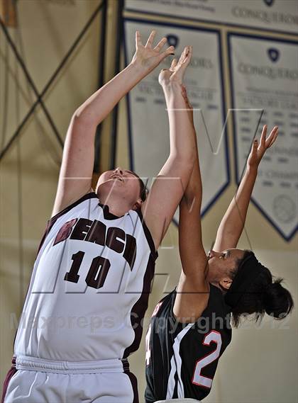 Thumbnail 2 in Palm Springs vs Laguna Beach (MaxPreps Holiday Classic) photogallery.