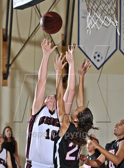 Thumbnail 2 in Palm Springs vs Laguna Beach (MaxPreps Holiday Classic) photogallery.