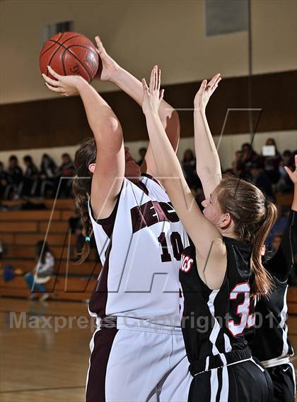 Thumbnail 3 in Palm Springs vs Laguna Beach (MaxPreps Holiday Classic) photogallery.