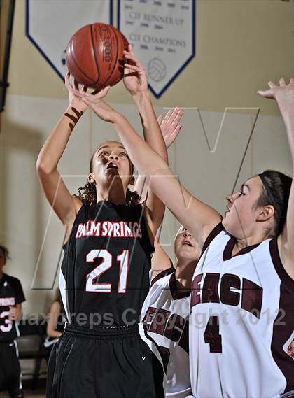 Thumbnail 2 in Palm Springs vs Laguna Beach (MaxPreps Holiday Classic) photogallery.