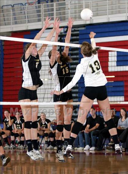 Thumbnail 3 in Mountain View vs. Archbishop Mitty (CIF CCS D2 Final) photogallery.